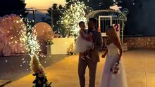 Η βάπτιση της κόρης του Γιώργου Τζαβέλλα και της Βίκυς Κάβουρα