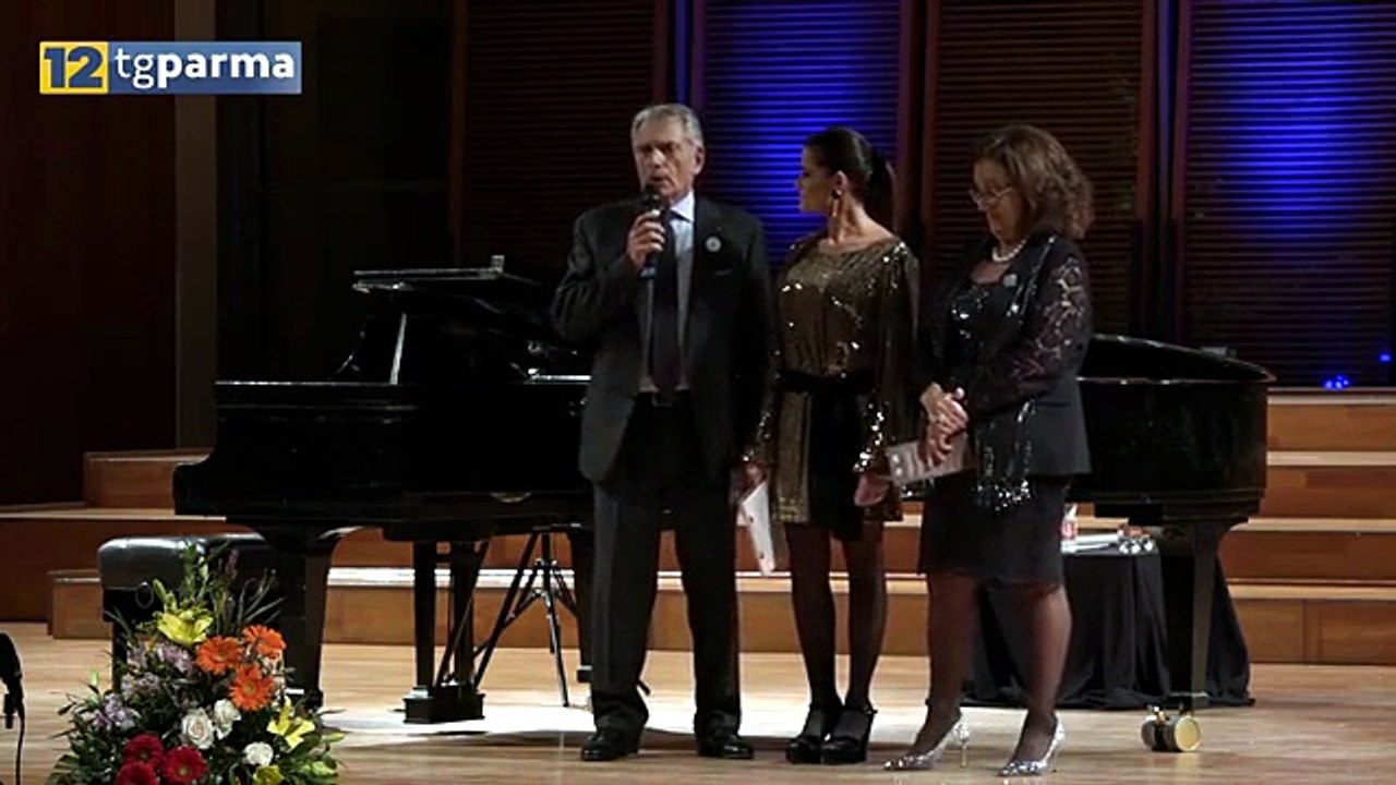 MAGIA AL PAGANINI PER IL CONCERTO DI LUCA SALSI PER L'HOSPICE PICCOLE FIGLIE