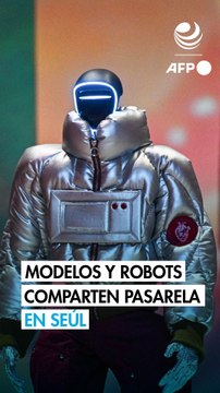 Modelos y robots comparten la pasarela en Seúl
