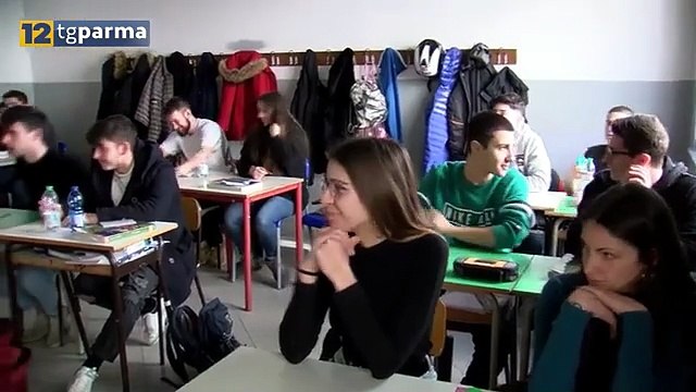 POLIZIA MUNICIPALE IN CLASSE PER LE LEZIONI DI SICUREZZA STRADALE PER I GIOVANI