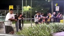 Torcedores aguardam chegada da delegação