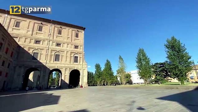 PUSHER IN FUGA FINISCE TRA GLI STAND DELLA POLIZIA: ARRESTATO | PUSHER IN FUGA FINISCE TRA GLI STAND DELLA POLIZIA: ARRESTATO