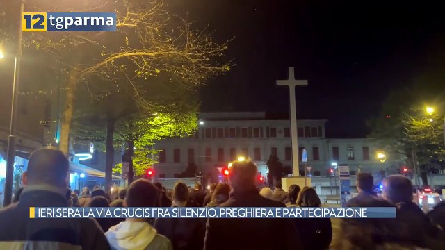 IERI SERA LA VIA CRUCIS FRA SILENZIO, PREGHIERA E PARTECIPAZIONE | IERI SERA LA VIA CRUCIS FRA SILENZIO, PREGHIERA E PARTECIPAZIONE