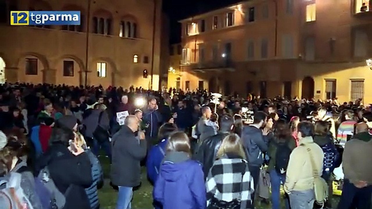 PIAZZA DUOMO STRACOLMA PER L'EVENTO DELLE "SARDINE" DI PARMA