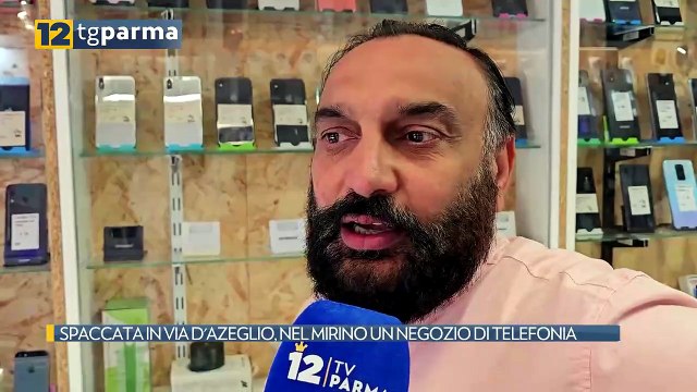 SPACCATA IN VIA D'AZEGLIO, NEL MIRINO UN NEGOZIO DI TELEFONIA | SPACCATA IN VIA D'AZEGLIO, NEL MIRINO UN NEGOZIO DI TELEFONIA