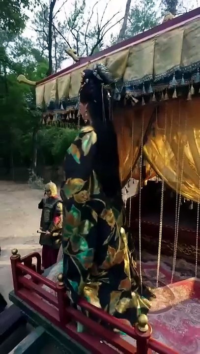 After the Empress Walked Away