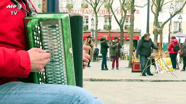 Coronavirus, pochi turisti per le strade di Montmartre