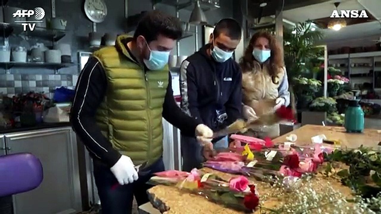 Coronavirus, in Libano rose consegnate con il drone per la festa della mamma