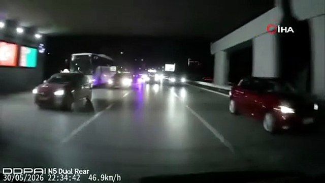 Makas atarak trafiği tehlikeye düşüren araç kamerada