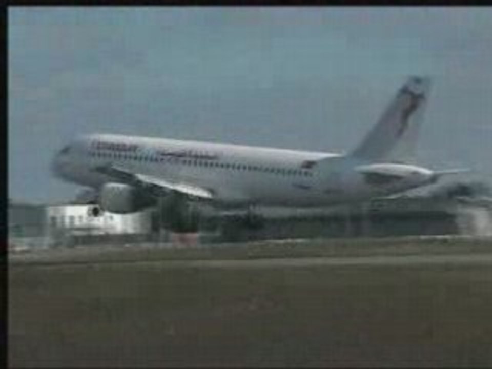 Landing A320 Tunisair TS-IMG at the airport of Rennes