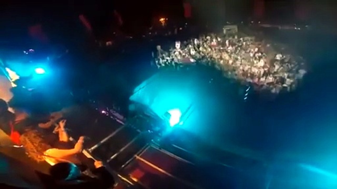 Party rave: ragazza scavalca transenna e precipita per metri