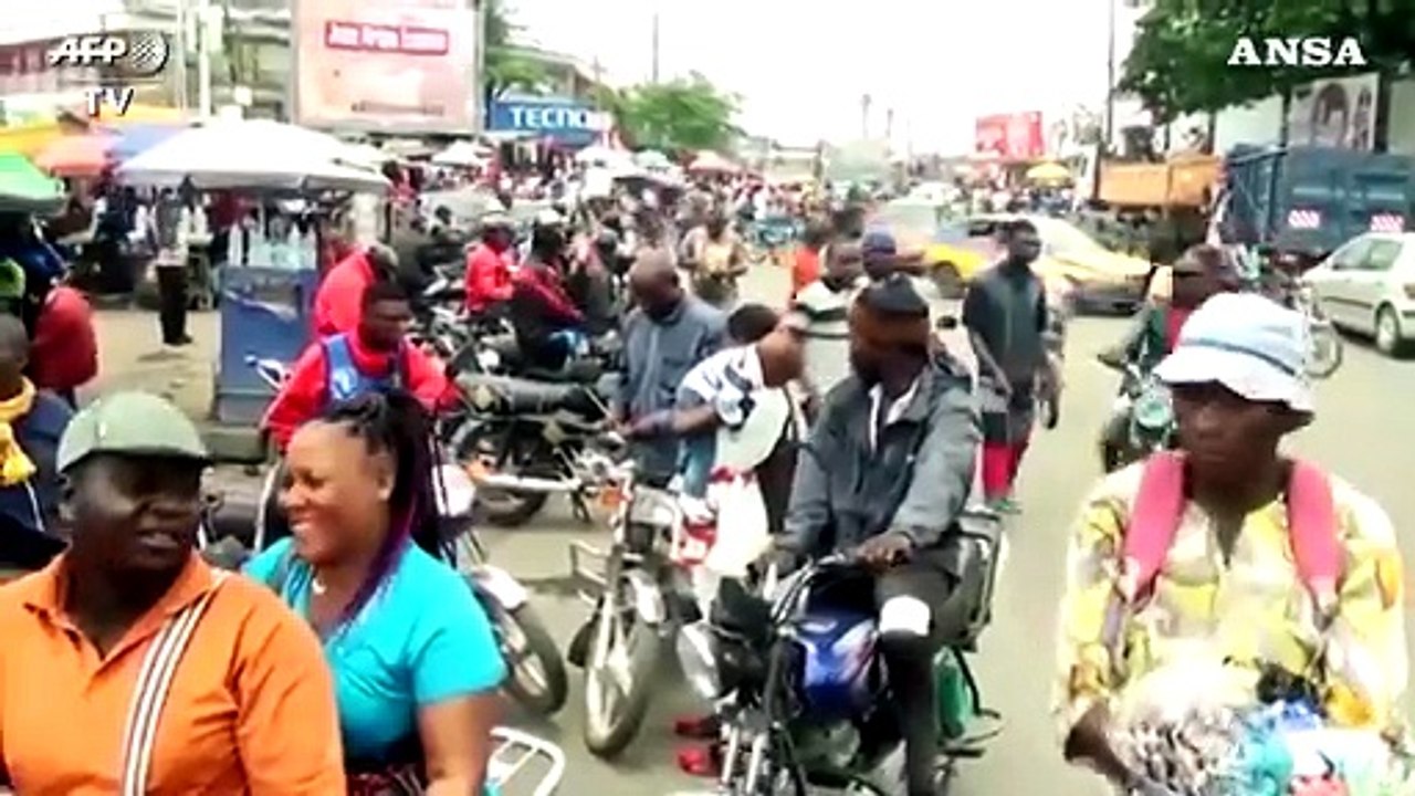 Coronavirus, in Camerun strade e affollate e bus pieni