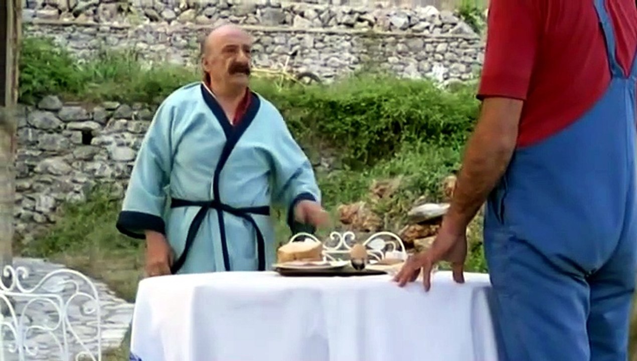 Παρακαλώ γυναίκες μη κλαίτε... (1992)