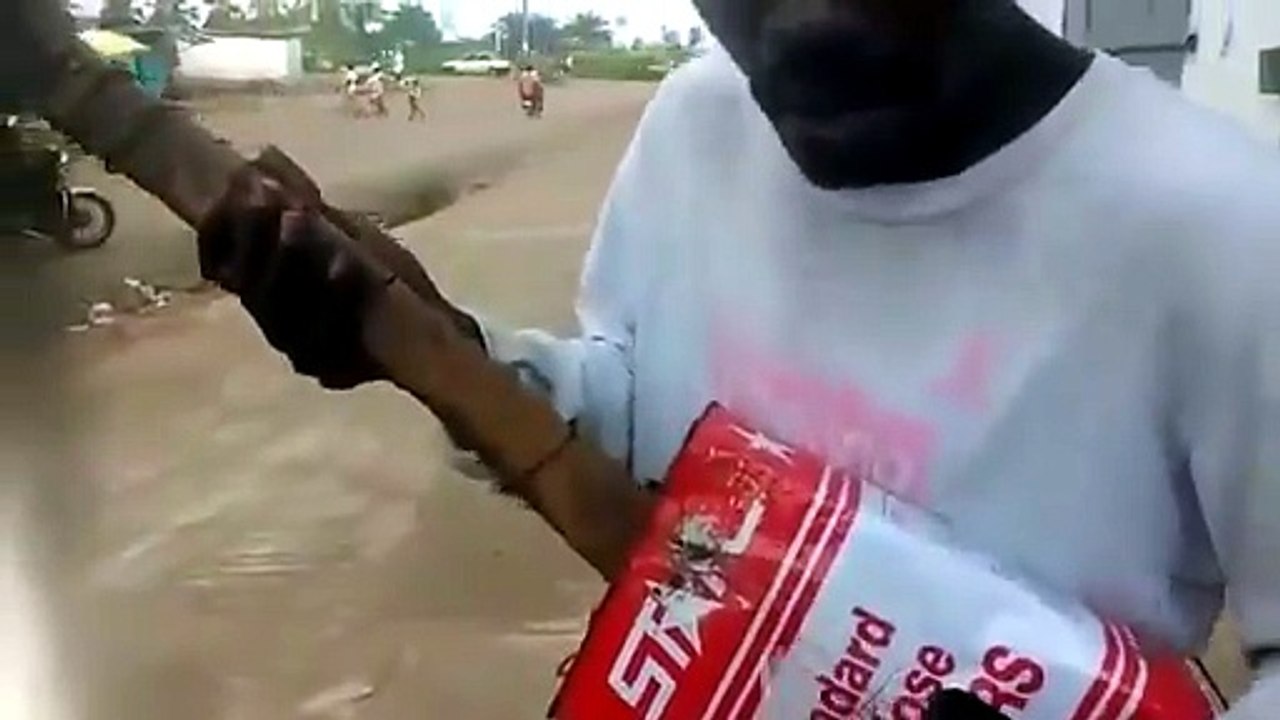 La chitarra di latta che suona come una normale