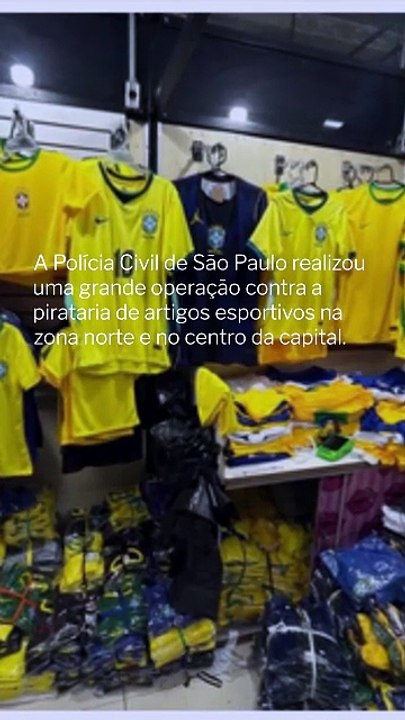 Polícia apreende camisas e álbuns ilegais da Copa do Mundo em SP