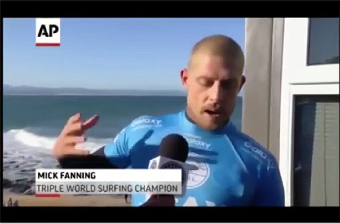 Squalo attacca campione di surf