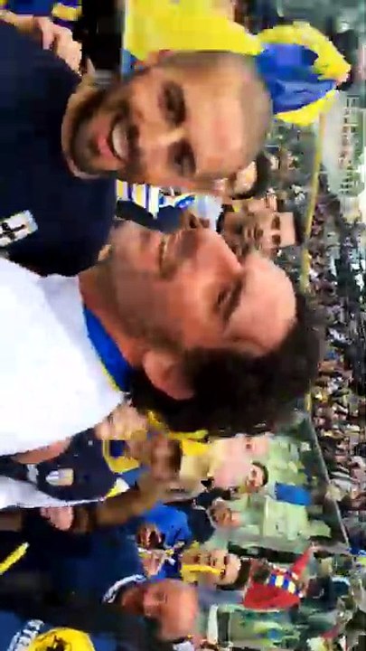 Lucarelli resta chiuso fuori e fa il giro in murande per entrare (USATO)