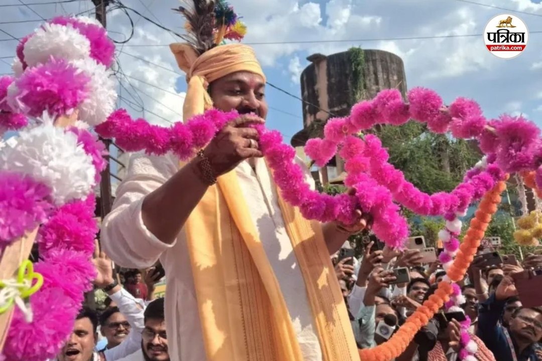 बैलगाड़ी में निकली विधायक दीपेश साहू की बारात