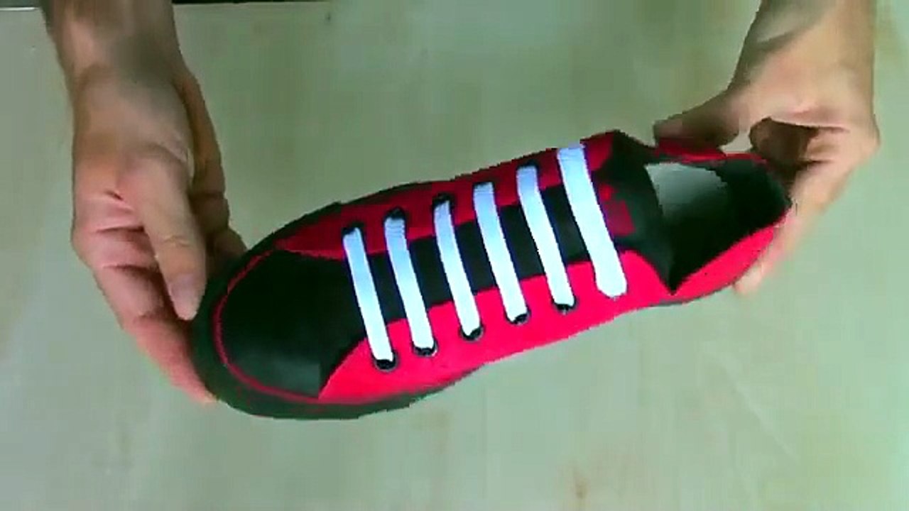 5 modi fantasiosi per allacciarsi le scarpe