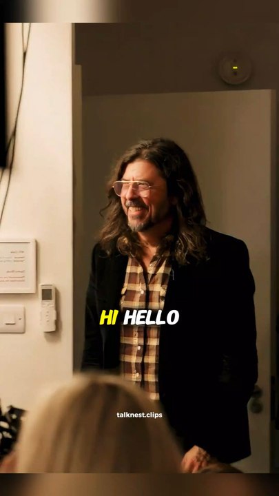 That moment when Dave Grohl enters and suddenly everyone forgets how to act normal 😂  Main character energy is unmatched. This is why he's the nicest guy in rock.