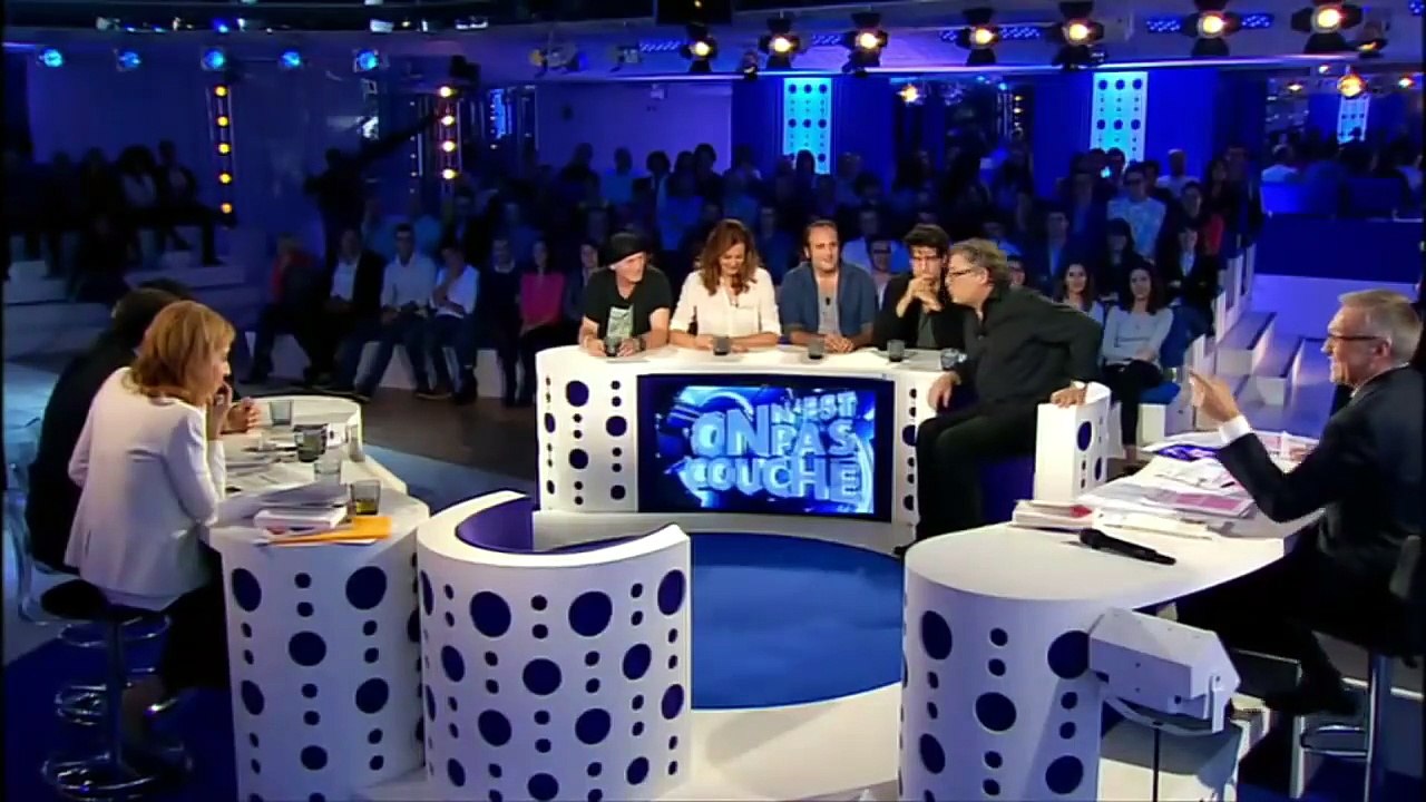 Un échange révélateur entre Michel Onfray et des journalistes bien alignés sur le système (2015)