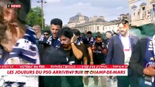 L’arrivée des joueurs du Paris Saint-Germain au Champ-de-Mars devant 100.000 personnes
