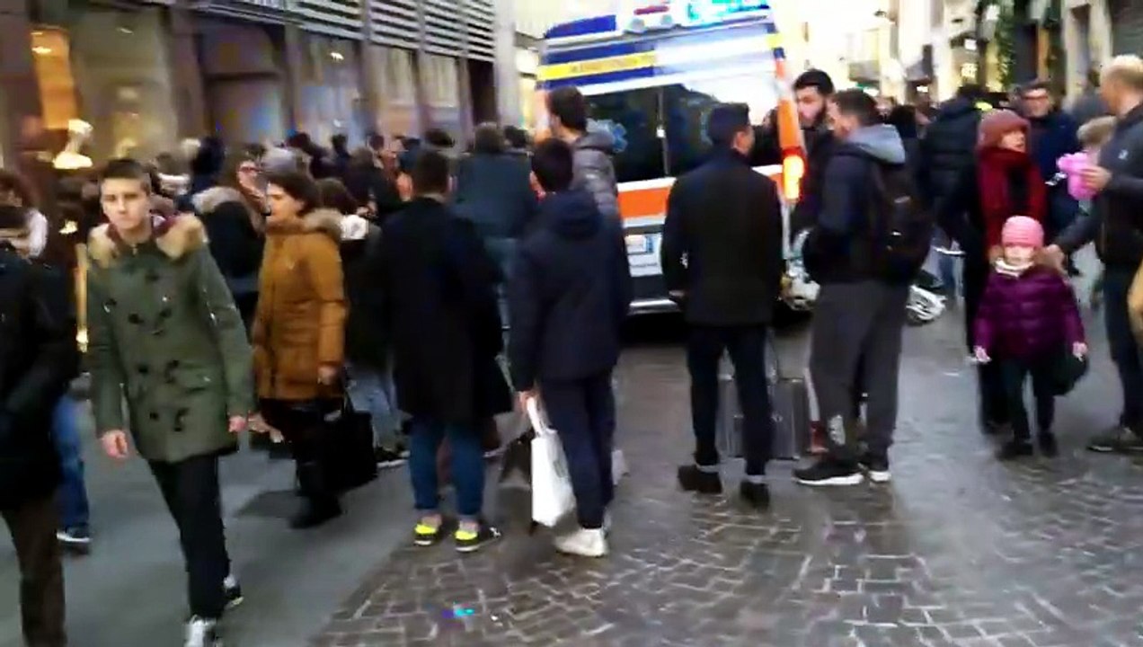 Malore durante gli ultimi acquisti: ambulanza i...