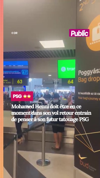 Le supporter marseillais Mohamed Henni, entouré...