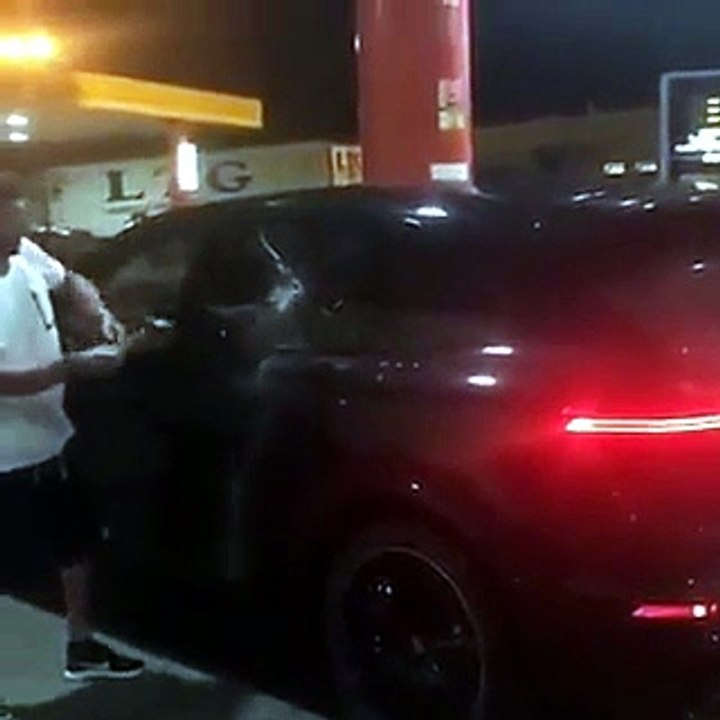 Iannone dimentica le chiavi della sua auto: la apre a martellate