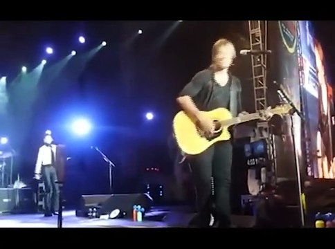 La Kidman balla a sorpresa sul palco a fianco del marito: fan impazziti Video