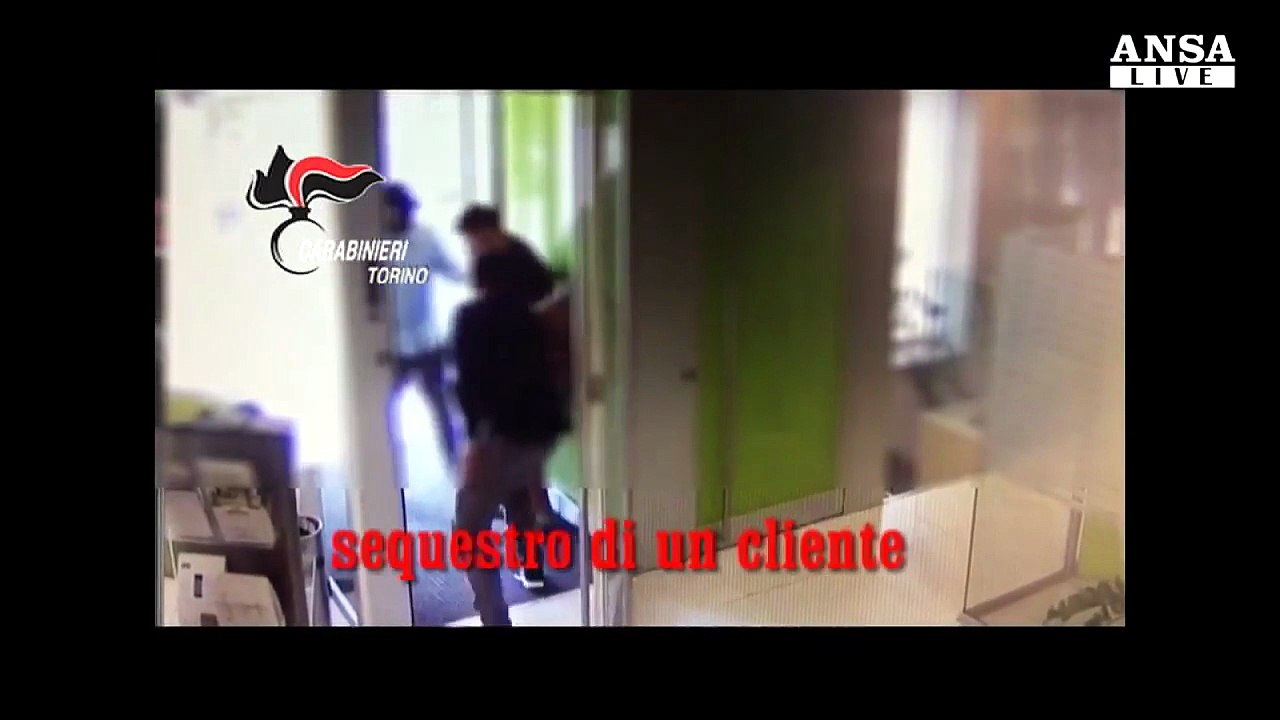 Rapina una banca per fare il regalo di nozze al...