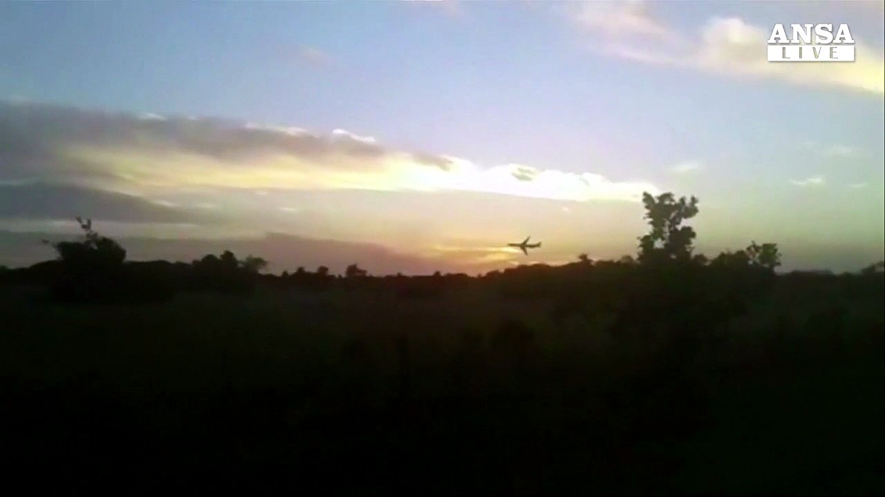Schianto aereo cargo in Colombia, il momento dell'impatto