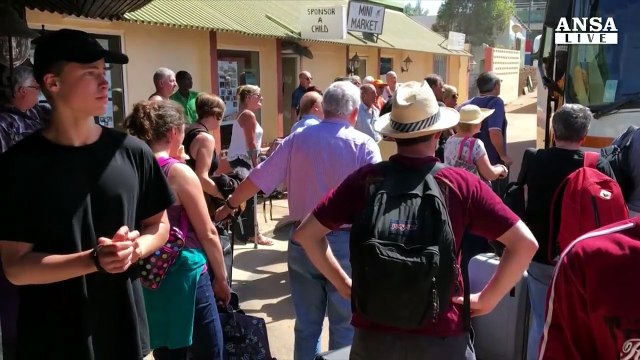 Crisi in Gambia, turisti e civili lasciano il paese