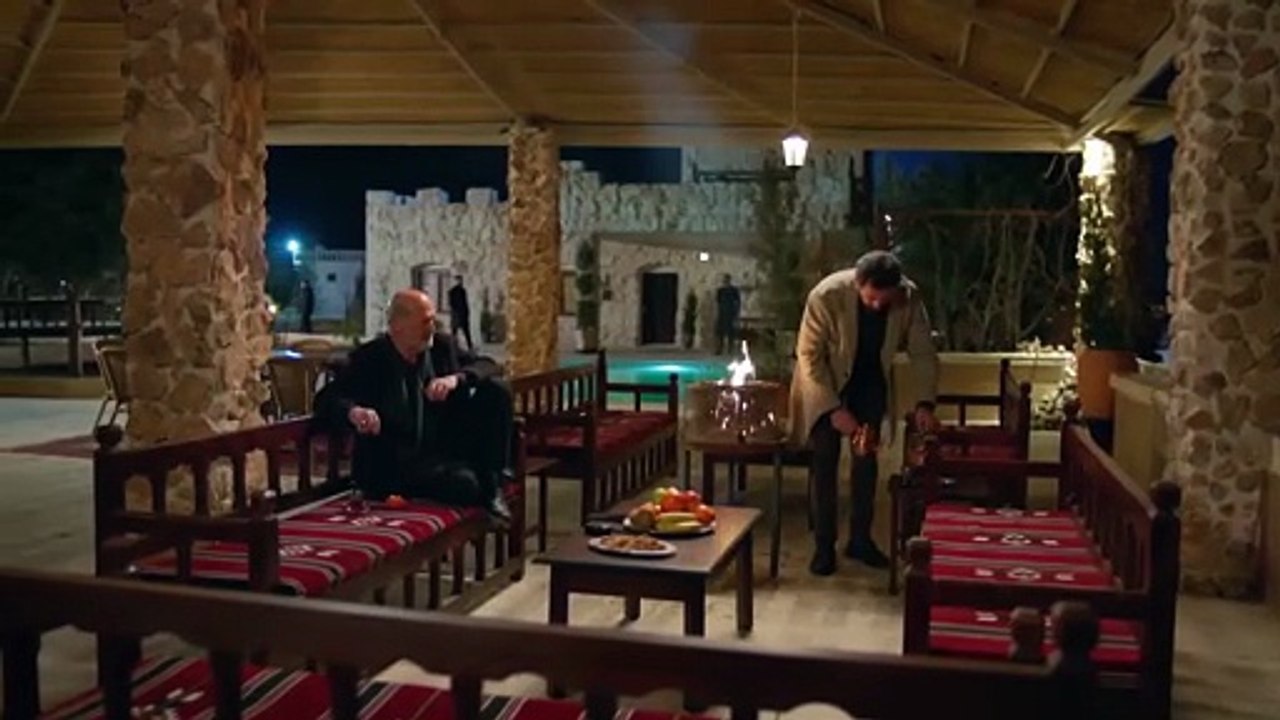 Uzak Sehir - Episode 52 (English Subtitles)