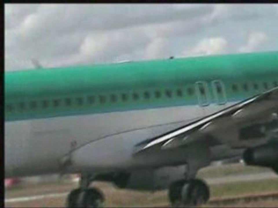 Take-off A320 Aer-Lingus EI-CVDC at the airport of Rennes