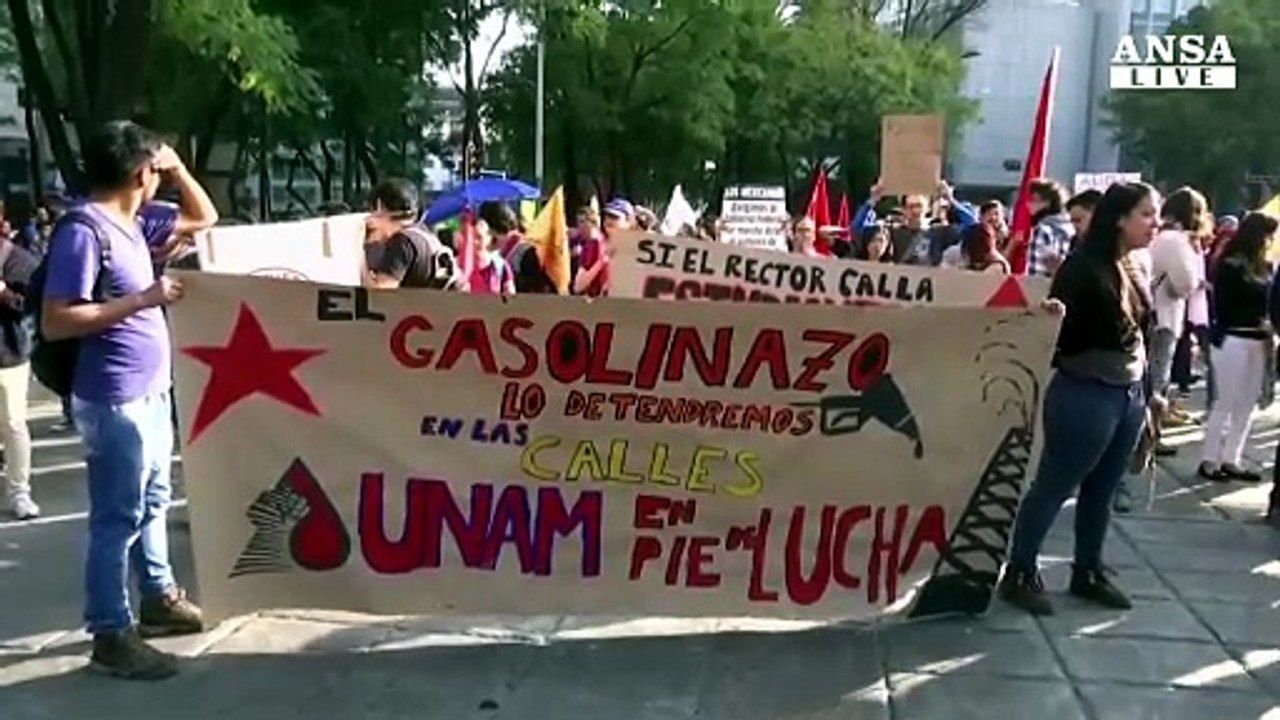 Proteste in Messico per il caro benzina