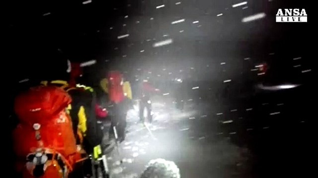 Hotel travolto da valanga, 'tanti morti'