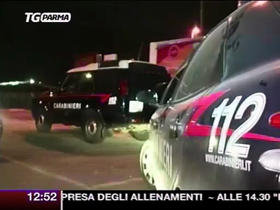 Inseguimento dopo il furto: i ladri abbandonano l'auto e fuggono a piedi