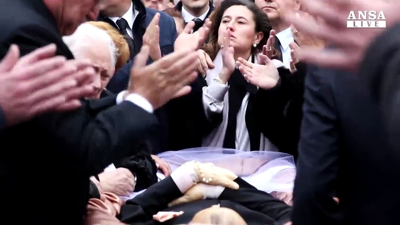 Addio al boss dei matrimoni