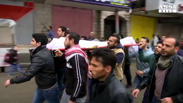 A Gaza i funerali dopo raid, negato da Israele