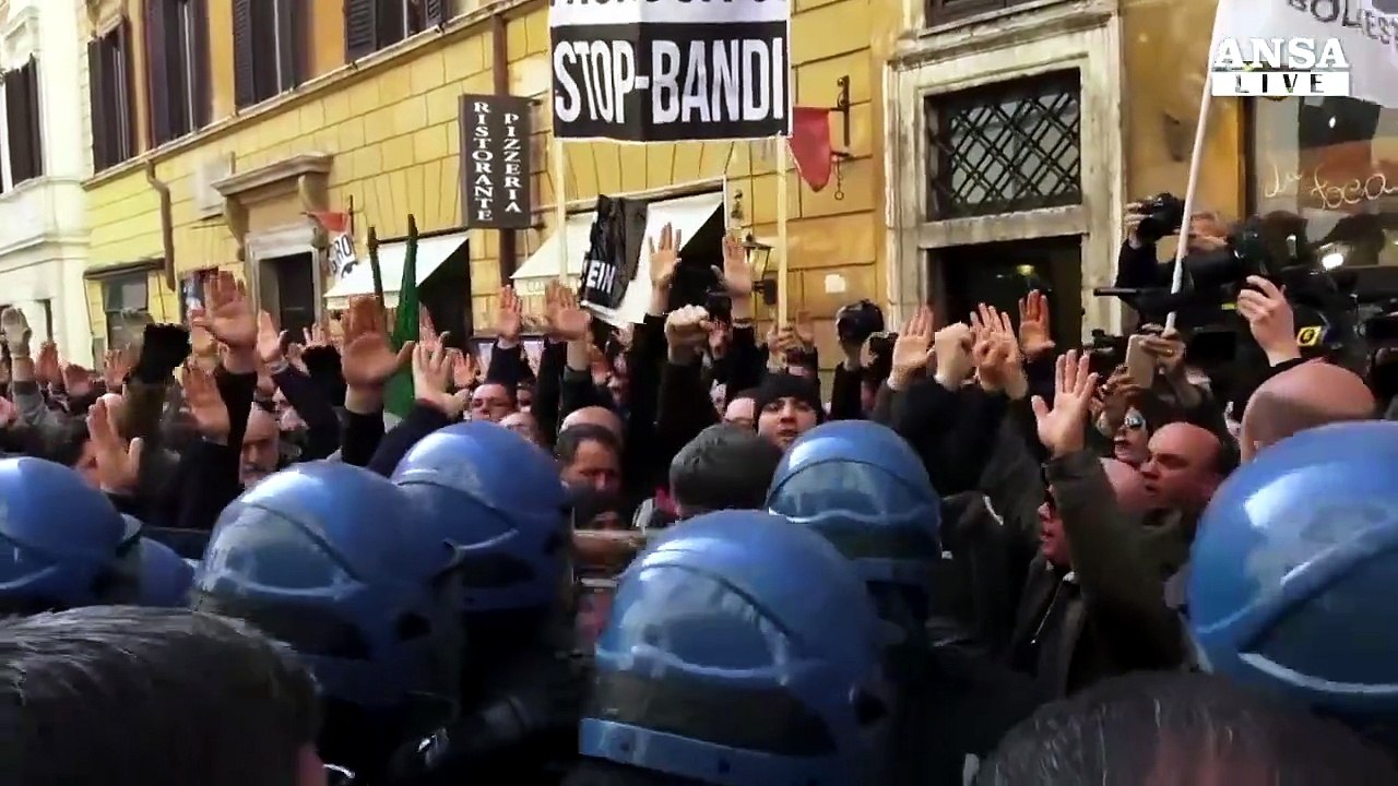 Taxi: sospesa protesta, oggi milleproroghe in aula
