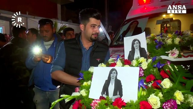 I funerali della giornalista uccisa a Mosul