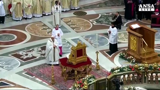 Papa: guardiamo bimbi sotto bombe, per strada o in barconi