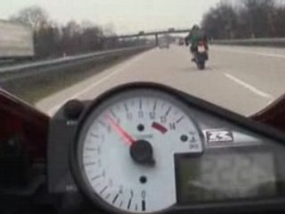 Yamaha Yzf r1 Vs Suzuki Gsxr 1000Gcmclmyq