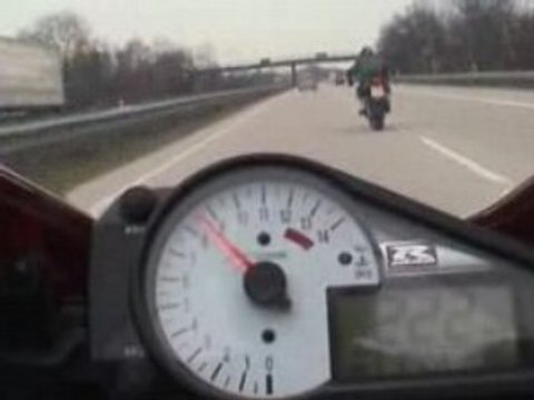 Yamaha Yzf r1 Vs Suzuki Gsxr 1000Gcmclmyq