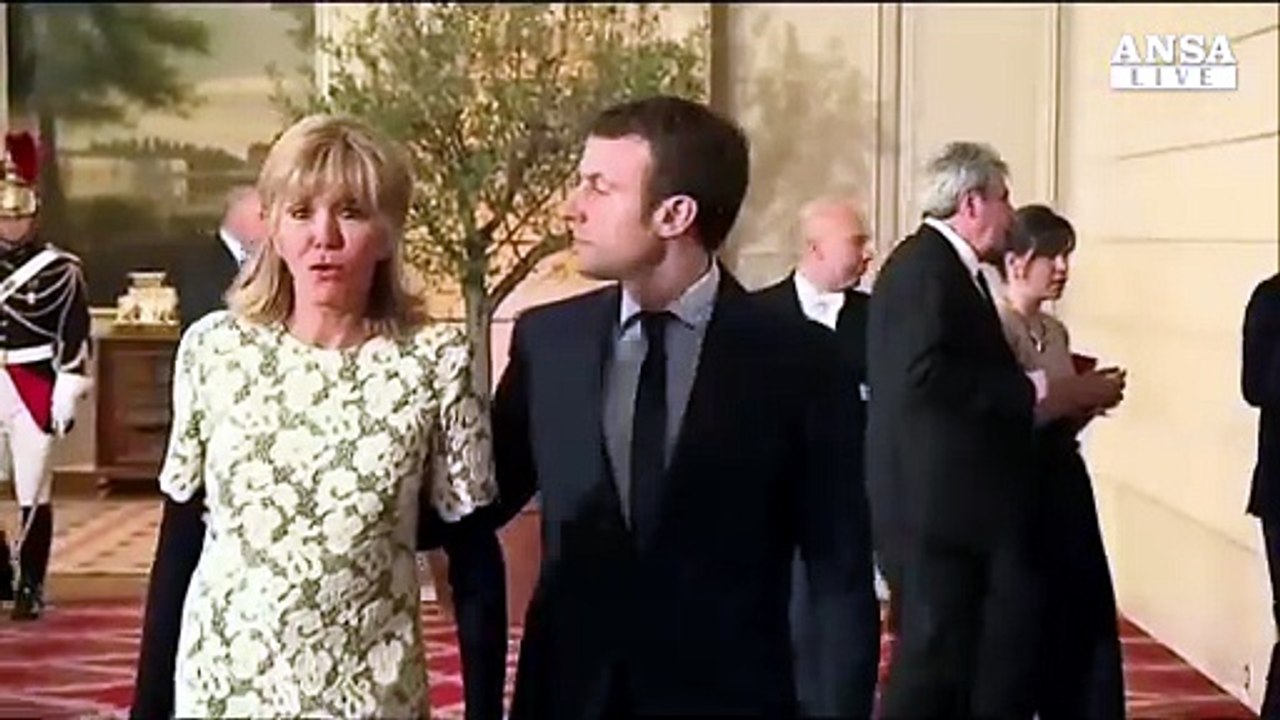 Per la prima volta Macron supera Le Pen