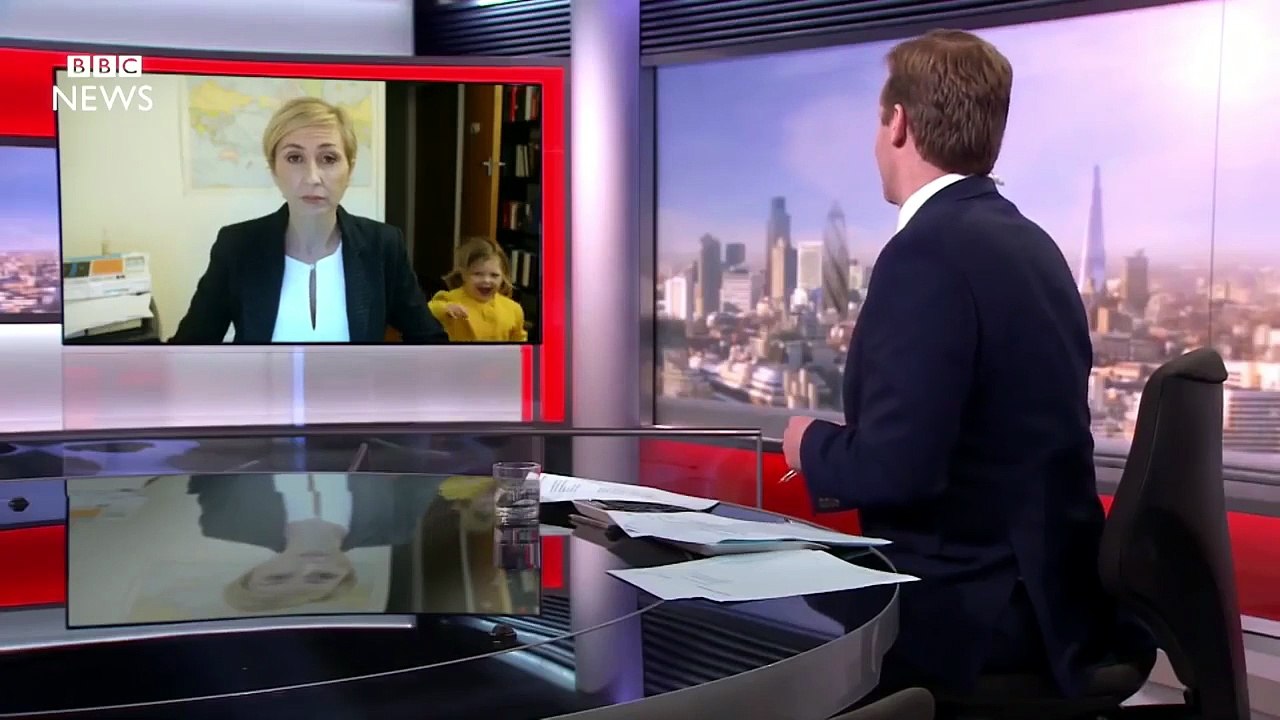 Se l'esperto della Bbc interrotto dai figli fosse stata una donna.... Video