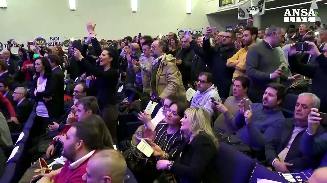 Salvini tende mano a Fi, facciamo una federazione
