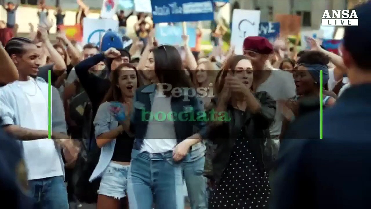 Pepsi bocciata, ritira la pubblicita'