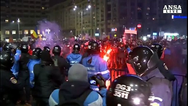 Romania: oltre 200 mila in piazza contro corruzione